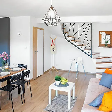 بيت للعطل 3 Bedroom In Lubkowo